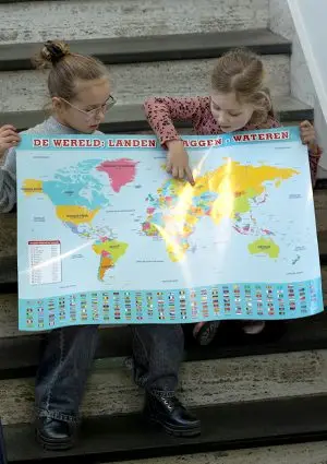 De wereld: Landen - Vlaggen - Wateren